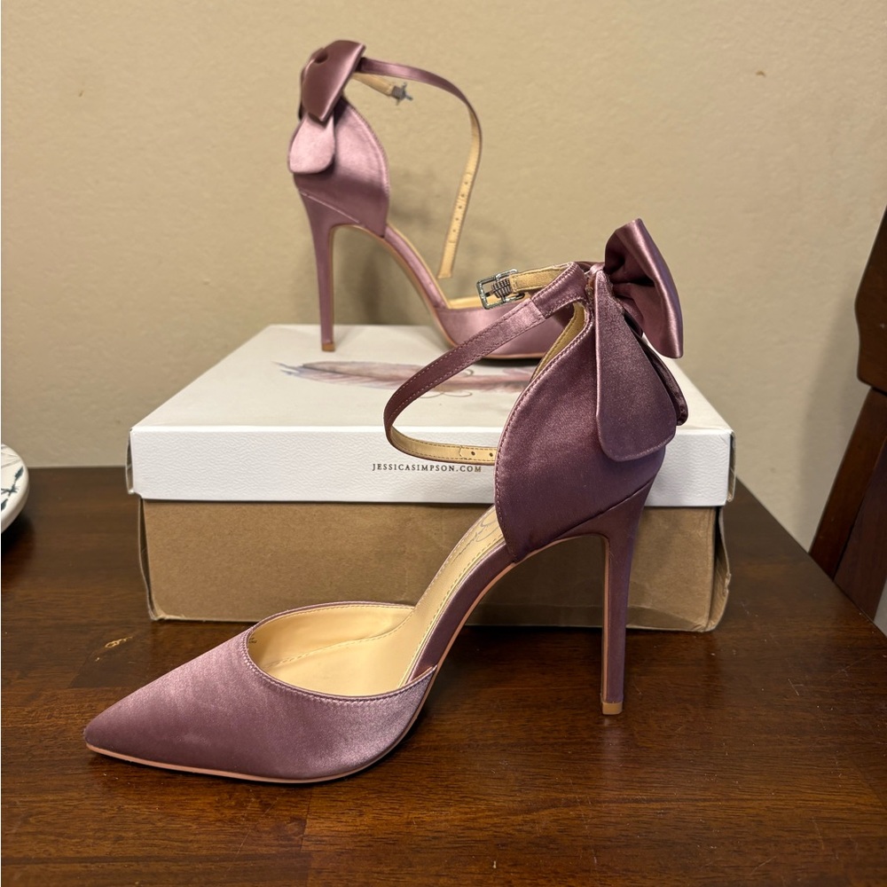 Bow Pumps